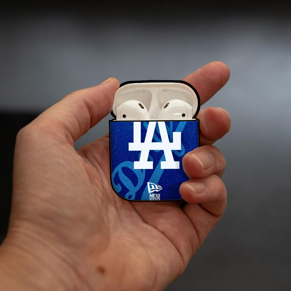  AirPods 2 Case Hard Shell Black, Flexible PC Material, Precise Cutouts, Full Protection, Anti-Fingerprint, Washable, Includes Keychain – Durable & Slim Design