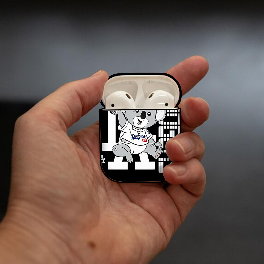  AirPods 2 Case Hard Shell Black, Flexible PC Material, Precise Cutouts, Full Protection, Anti-Fingerprint, Washable, Includes Keychain – Durable & Slim Design