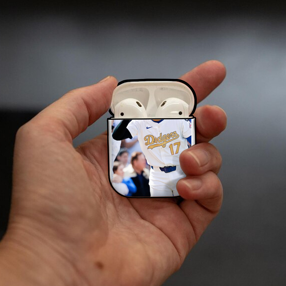  AirPods 2 Case Hard Shell Black, Flexible PC Material, Precise Cutouts, Full Protection, Anti-Fingerprint, Washable, Includes Keychain – Durable & Slim Design