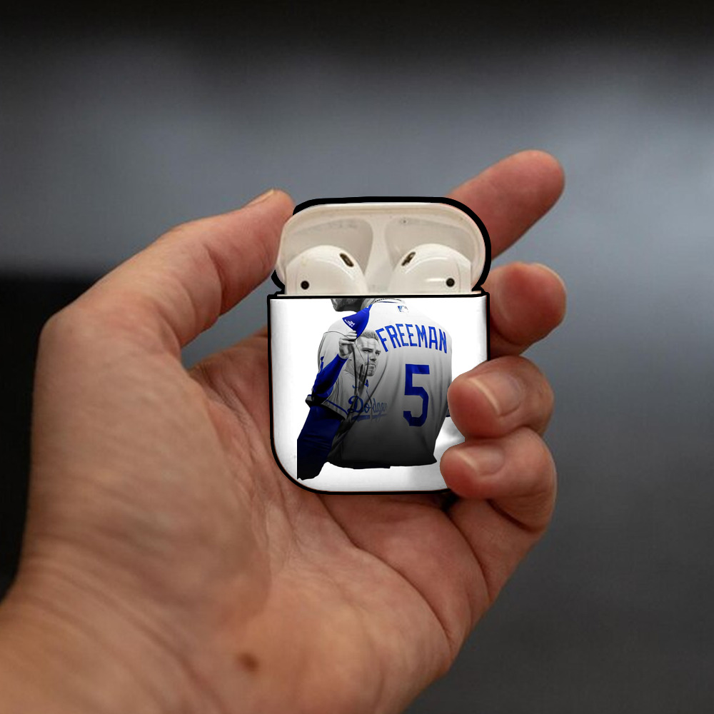  AirPods 2 Case Hard Shell Black, Flexible PC Material, Precise Cutouts, Full Protection, Anti-Fingerprint, Washable, Includes Keychain – Durable & Slim Design