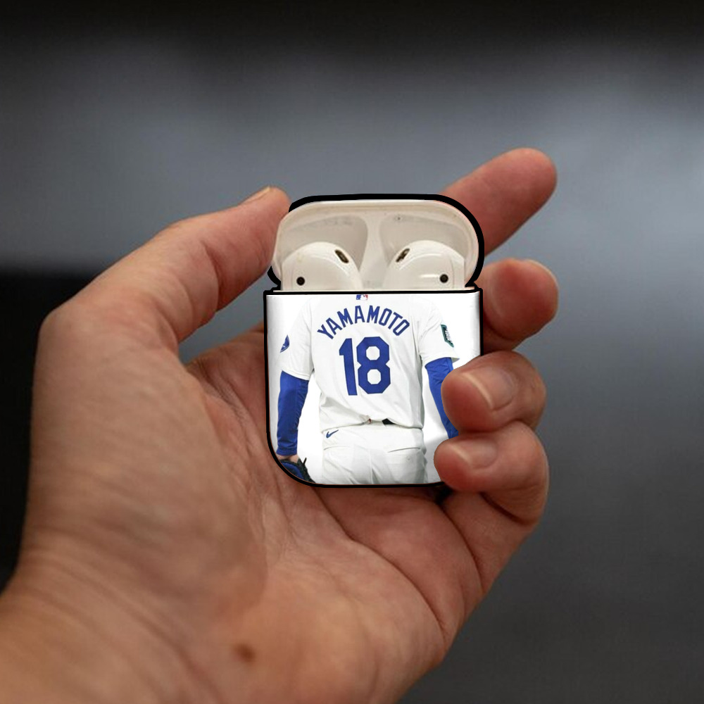  AirPods 2 Case Hard Shell Black, Flexible PC Material, Precise Cutouts, Full Protection, Anti-Fingerprint, Washable, Includes Keychain – Durable & Slim Design