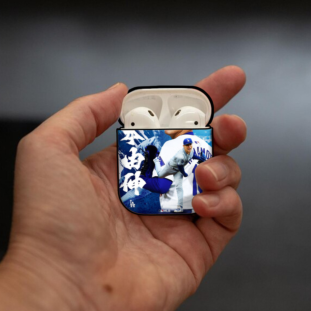  AirPods 2 Case Hard Shell Black, Flexible PC Material, Precise Cutouts, Full Protection, Anti-Fingerprint, Washable, Includes Keychain – Durable & Slim Design