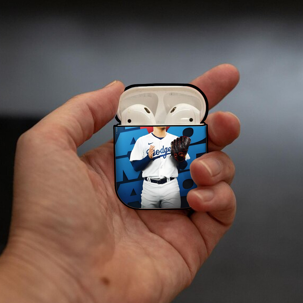  AirPods 2 Case Hard Shell Black, Flexible PC Material, Precise Cutouts, Full Protection, Anti-Fingerprint, Washable, Includes Keychain – Durable & Slim Design